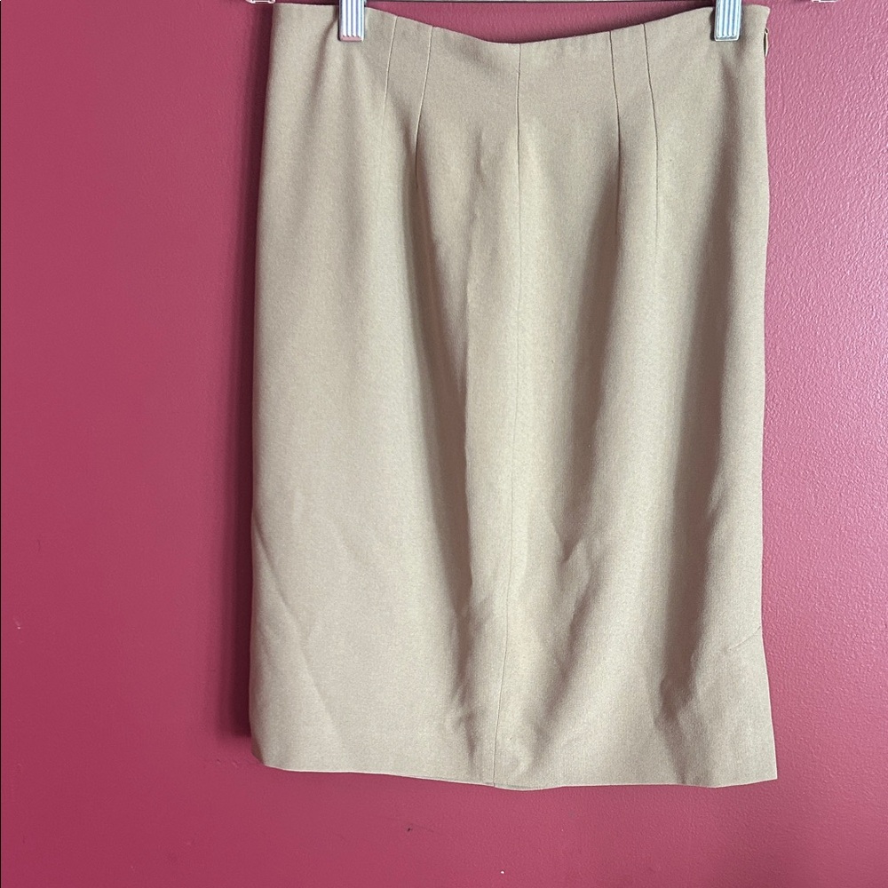 Elegant Jones New York Tan Color Pencil Skirt